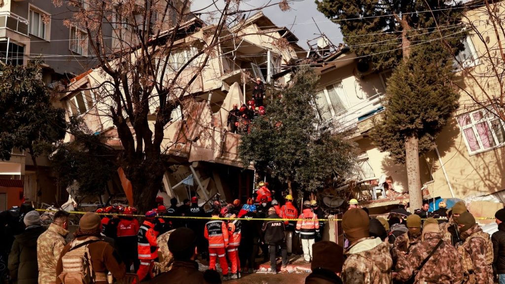 AFAD duyurdu: Maraş merkezli depremlerde can kaybı 42 bin 310'a yükseldi