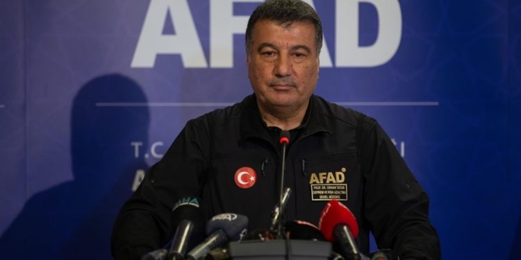 AFAD müdürü Orhan Tatar'dan 'artçı deprem' uyarısı: '6 ve üzerine çıkabilir'