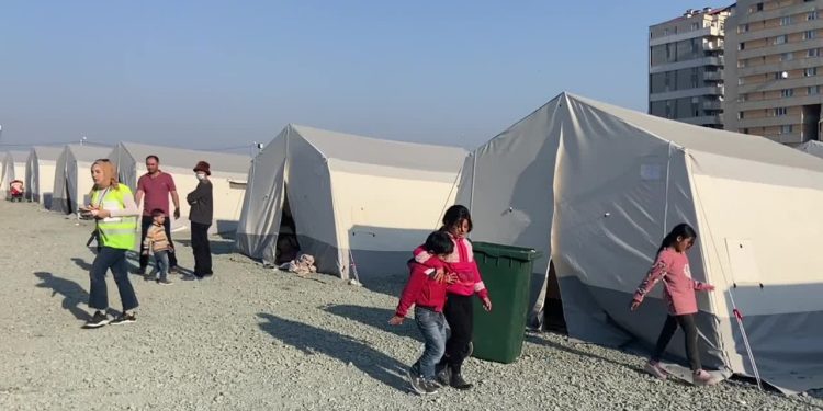 AHBAP’IN KIZILAY’DAN SATIN ALDIĞI ÇADIRLARI ANKA GÖRÜNTÜLEDİ... AHBAP, ÇADIRLARI KURUP AFAD'A DEVRETMİŞ