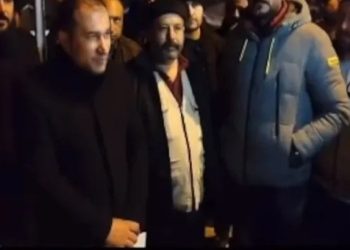AKP’li başkan, ‘binalar hasarlı’ diyen depremzedeyi çadırda gözaltına aldırdı