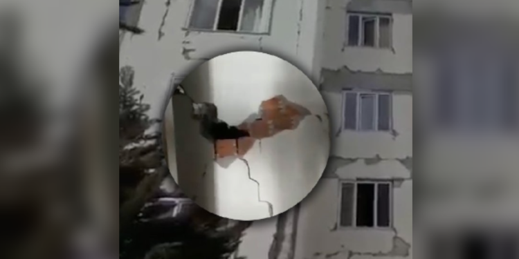 AKP'li başkanın yaptığı bina oturulamaz halde: 'Ruhsat verilmemeliydi'