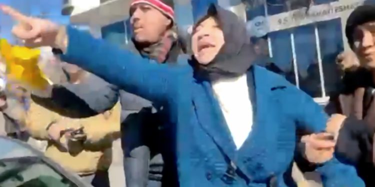 AKP’li vekil Habibe Öçal’dan deprem bölgesindeki İmamoğlu’na: ‘İngiliz uşağı, defol!’