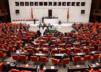 AKP'li vekiller Genel Kurul için yeterli sayıya yine ulaşamadı
