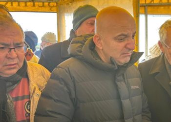 AKP'li vekiller gülerken, CHP'li vekiller ağladı