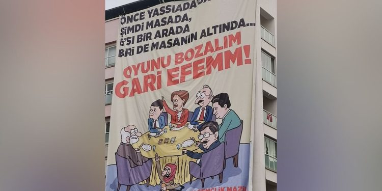 AKP'nin afişine CHP'den suç duyurusu: 'Gider ayak bu milleti daha ne kadar böleceksiniz'