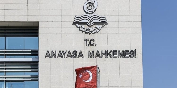 AYM, deprem nedeniyle OHAL ilan edilen illerde bireysel başvuru sürelerini üç ay durdurdu