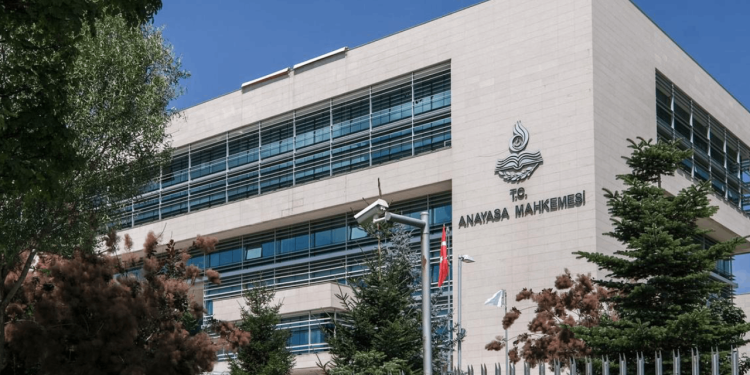 AYM, 'sansür yasası'nı inceleyecek