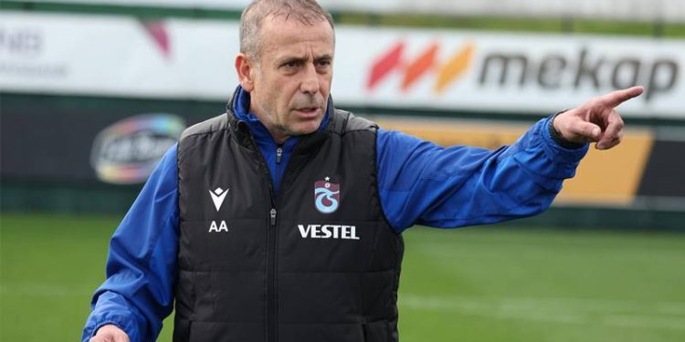 Abdullah Avcı'dan oyuncularına: Türkiye için oynayacağız