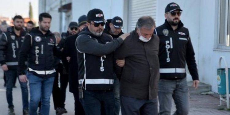 Adana ve İstanbul'da depremde yıkılan binalara ilişkin 18 gözaltı