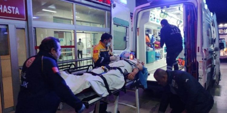 Adana'da 3,5'lik deprem sonrası madende göçük: Bir işçi ağır yaralı