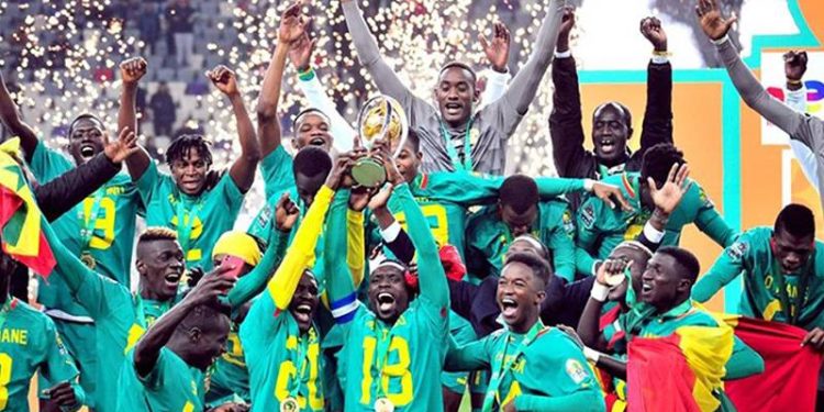 2022 Afrika Uluslar Şampiyonası'nda (CHAN) normal süresi ve uzatma devreleri 0-0 biten final maçında ev sahibi Cezayir'e penaltılarla 5-4 üstünlük kuran Senegal, şampiyon oldu.