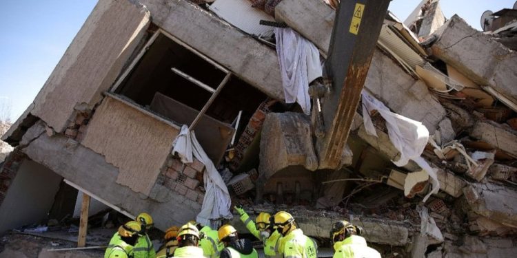 Aile Bakanlığı: Deprem bölgesinde refakatçisi olmayan bin 464 çocuk var