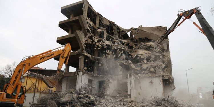 Ali Öztunç: Elbistan çok kötü durumda, gıdaya ulaşamıyoruz