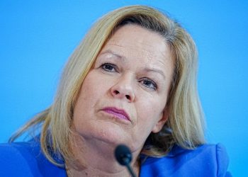 Almanya İçişleri Bakanı’ndan “aşırı sağ” uyarısı