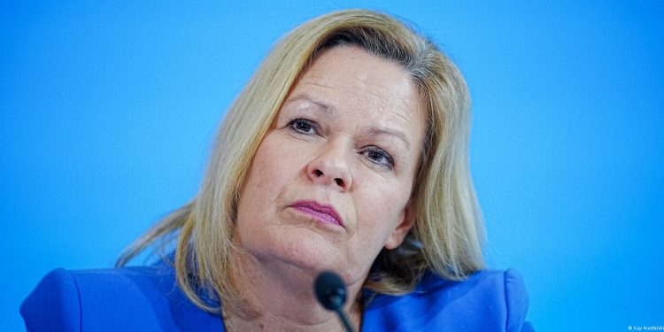 Almanya İçişleri Bakanı’ndan “aşırı sağ” uyarısı