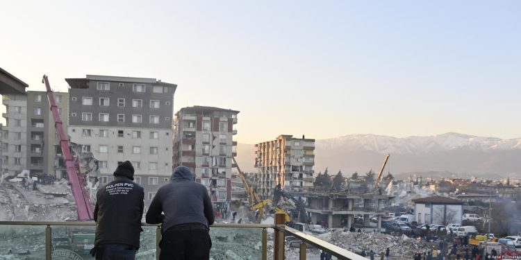 Almanya’da “depremzedelere vizeyi hızlandırın” çağrısı