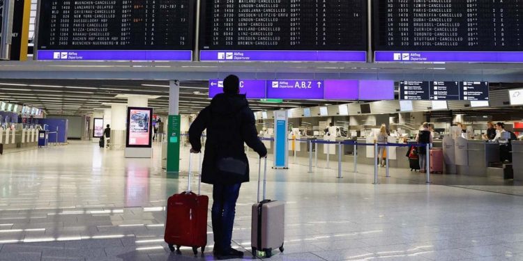 Almanya'da havalimanı grevi: Sadece Türkiye'ye yardım taşıyan uçaklara izin verildi