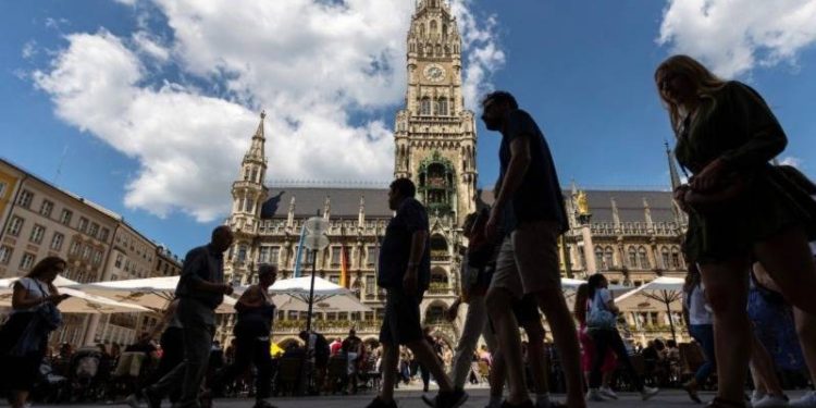 Almanya'da AB ile uyumlu tüketici fiyatları endeksi, beklentilere paralel bir şekilde ocakta yıllık bazda yüzde 9,2 yükseldi.