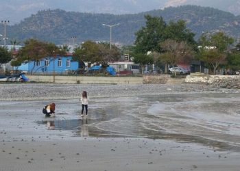 Anamur ve Bozyazı'da deniz çekildi: 'Çekilen su bu defa geri gelmedi'