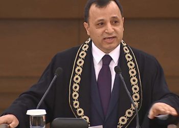 Anayasa Mahkemesi (AYM) Başkanlığı'na Zühtü Arslan, sekiz oyla yeniden seçildi. AYM üyesi İrfan Fidan beş, Kadir Özkaya ise iki oy aldı.