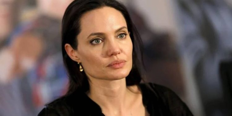 Angelina Jolie'den deprem için yardım çağrısı