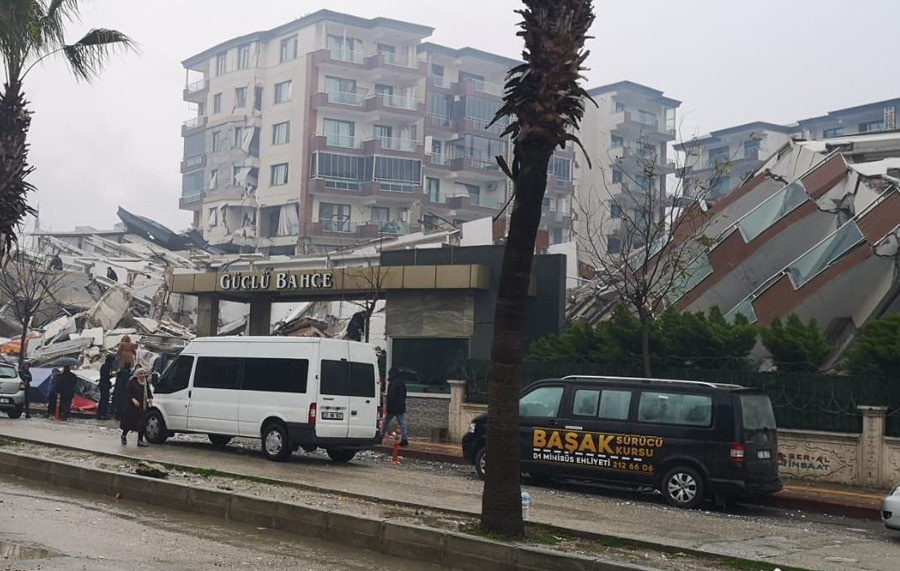 Antakya’da 104 kişiye mezar olan sitenin kolonları ‘kreş’ yapmak için kesilmiş: AKP’li Belediye Başkanı uyarıları umursamamış