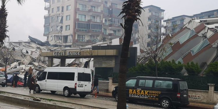 Antakya’da 104 kişiye mezar olan sitenin kolonları ‘kreş’ yapmak için kesilmiş: AKP’li Belediye Başkanı uyarıları umursamamış