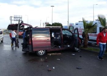 Antalya’da deprem bölgesine giden itfaiye aracıyla minibüs çarpıştı: 1 kişi yaşamını yitirdi