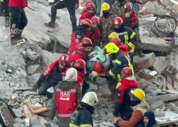 Antep'te 76 saat sonra aynı enkazdan üç kişi kurtarıldı