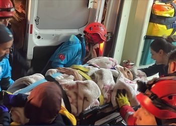 Antep'te 89 saat sonra enkazdan çıkarılan genç umut oldu