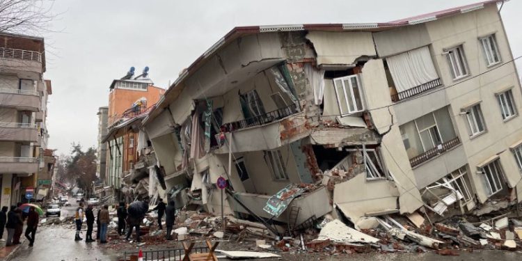 Avrupa'daki futbol kulüplerinden depremde hayatını kaybedenlerin yakınlarına başsağlığı mesajı