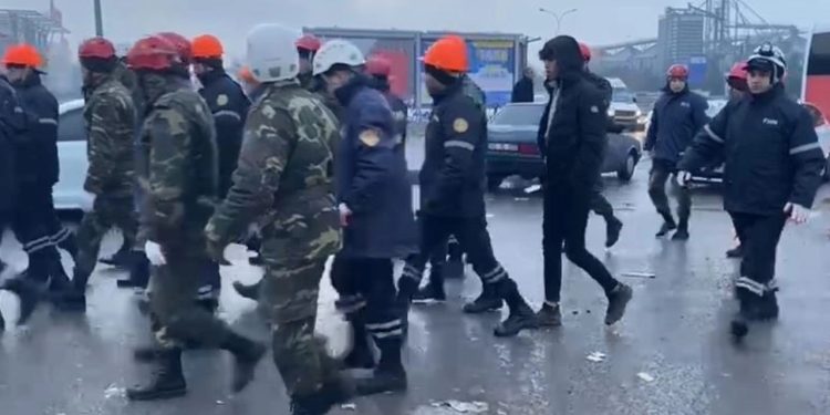Azerbaycan yardım ekipleri deprem bölgesinde