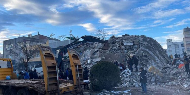 Bankacılık Düzenleme ve Denetleme Kurumunca (BDDK), Kahramanmaraş merkezli toplamda 10 ili etkileyen depremlerden etkilenen vatandaşlar için mevcut ve yeni kredilerde 6 Şubat'tan itibaren 6 ay boyunca vade ve taksit kolaylığı imkanı tanındı.