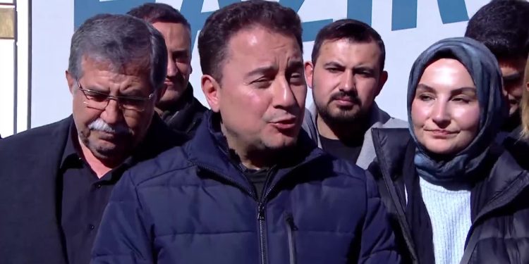 Babacan'dan Erdoğan'a tepki: Deprem bölgesine daha çok çadır göndermek için ne bekliyorsunuz?