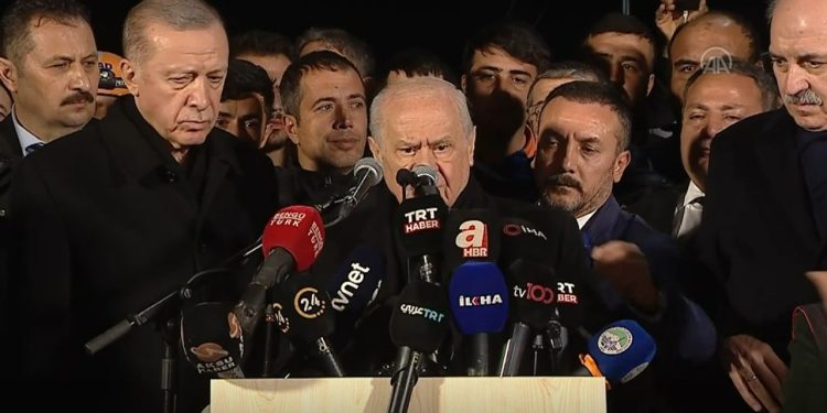 Bahçeli, 15 gün sonra gittiği deprem bölgesinde diyecek bir şey bulamayınca "mucize" aradı