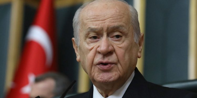 Bahçeli rutinini bozmadı, grup konuşmasını yaptı: Altından kalkamayacağız hiçbir enkaz yoktur
