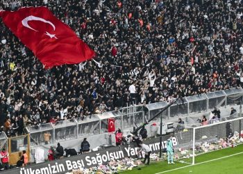 Bahçeli'nin 'Tribünler kapatılsın' talebine CHP ve İYİ Parti'den tepki: Tribünler halkın sesidir