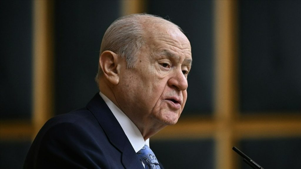 Bahçeli'nin hedefinde 'Hükümet İstifa' diyen Fenerbahçe taraftarı var