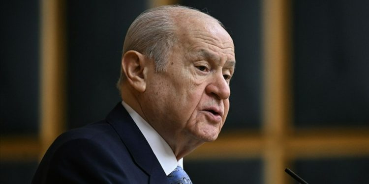 Bahçeli'nin hedefinde 'Hükümet İstifa' diyen Fenerbahçe taraftarı var