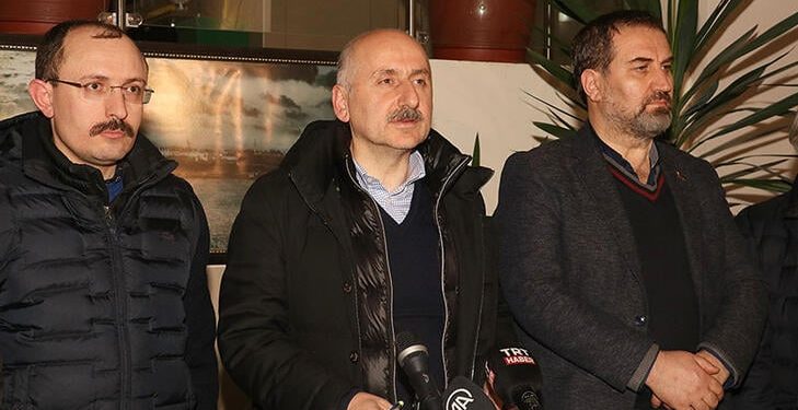 Bakan Karaismailoğlu: Enkazdan hâlâ canlı çıkıyor