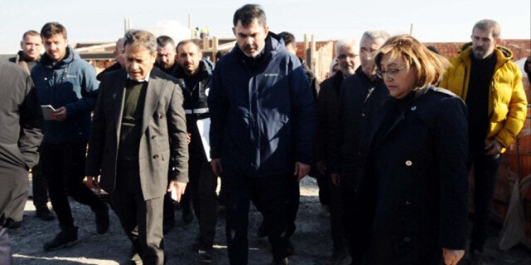 Bakan Kurum: Depremzedeler için konut yapımı Mart'ta başlayacak