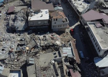 Bakan Kurum'a soru: 2018'de 'imar barışı' ile kayıt altına alınan kaç bina yıkıldı?