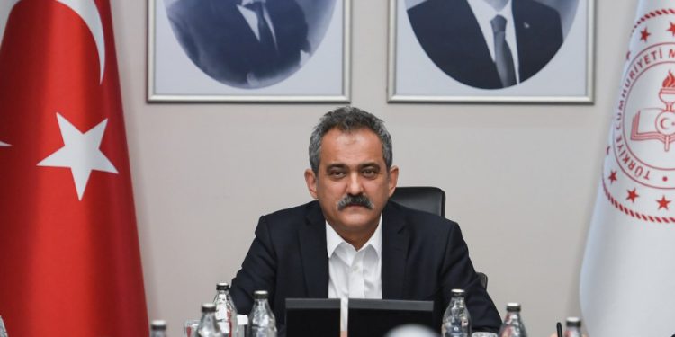 Bakan Özer: Deprem bölgesindeki eğitime ilişkin kararı yarın açıklayacağız