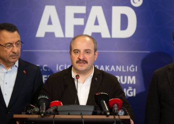 Bakan Varank: Sanayiciler 1 milyon battaniye gönderiyor, Türkiye'nin üreten bir ülke olduğunun göstergesi