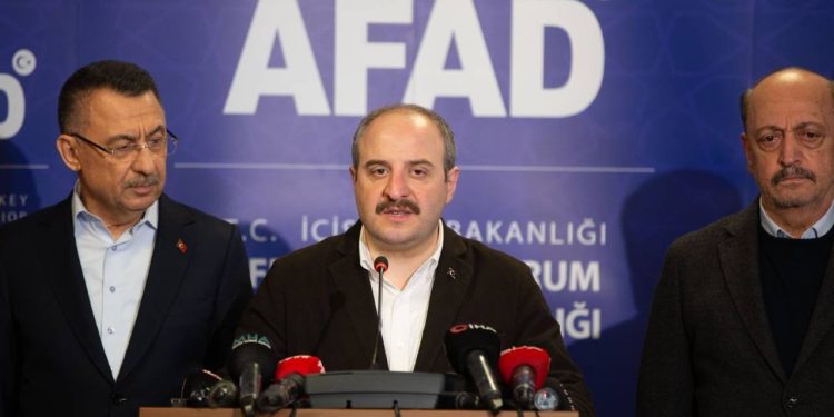 Bakan Varank: Sanayiciler 1 milyon battaniye gönderiyor, Türkiye'nin üreten bir ülke olduğunun göstergesi