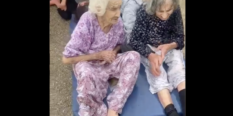 Bakımevinde kalan yatalak engelli vatandaşlar kar altında yardım bekliyor