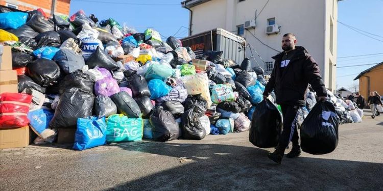 Balkan ülkeleri Türkiye'deki depremzedelere yardımlarını sürdürüyor
