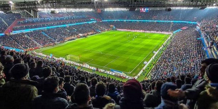 Basın mensupları, Trabzonspor-Basel maçını depremzedelere destek için ücretli takip edecek