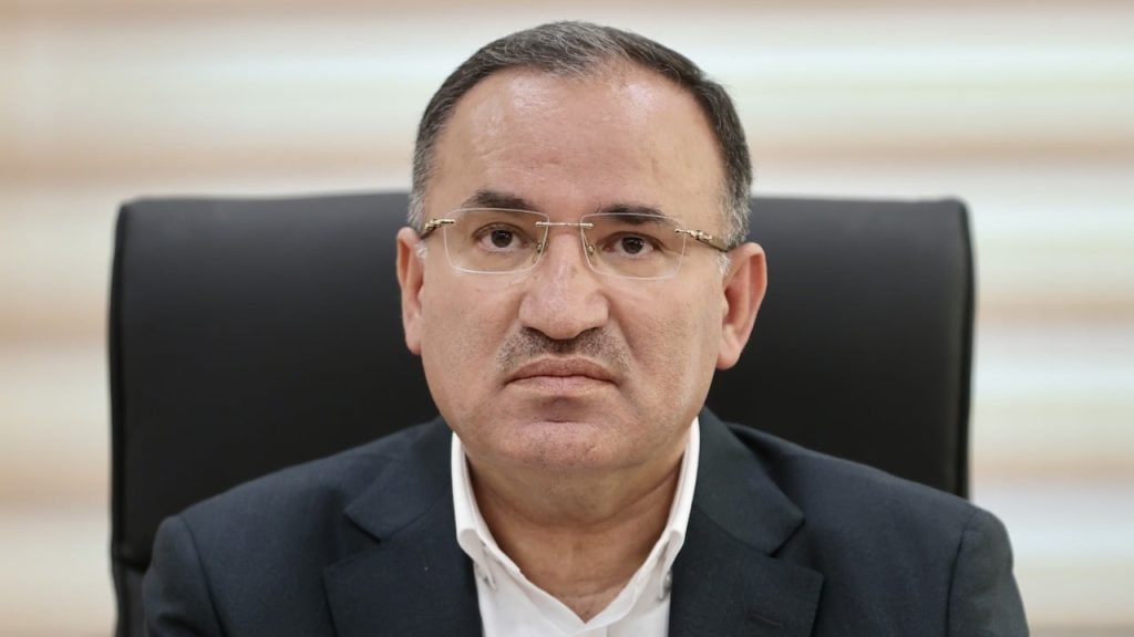 Bekir Bozdağ: Hırsızlık ve yağma suçlarında gözaltı süresi 4 güne çıkarıldı