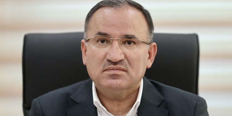 Bekir Bozdağ: Hırsızlık ve yağma suçlarında gözaltı süresi 4 güne çıkarıldı
